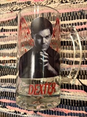DEXTER Morgan Drinking Glass Blood Wings Splatter Showtime Beer Mug 2012 READ